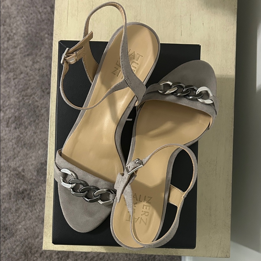 Naturalizer Bristol 2 Pelican Gray Block Heel Chain Detail Sandals - Size 9M - Picture 3 of 9